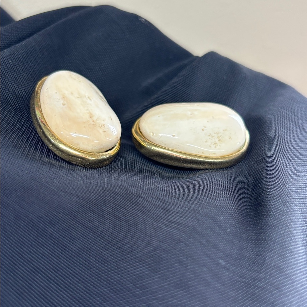 Large Vintage GIVENCHY Cream Simulated Stone (Resin) Clip Earrings - Picture 7 of 9